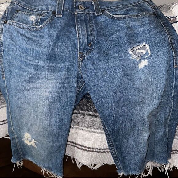 Levi's
511 Slim Cut-Off Denim Shorts
Stay cool in in 100% cotton sz… - Picture 8 of 8